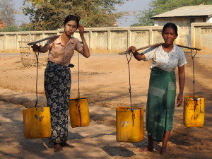 Women at Work. Myanmar. by richard evea (CC BY-SA 2.0)