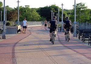 Lamar bike bridge by Payton Chung (CC BY 2.0)