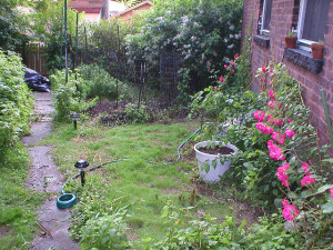 Backyard, spring & summer 2004 by Tomathon (CC BY-SA 2.0)