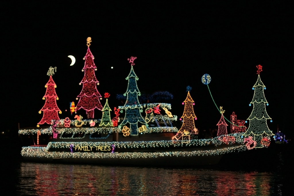 Holiday Boat Parades in Orange County Moving Happiness Home