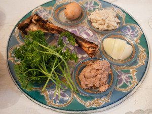 Passover Seder 5771 - The Seder Plate by Edsel L (CC BY-SA 2.0)